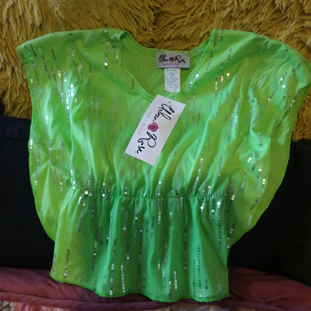 ADORABLE  CHILDREN TOP SIZE 4T ( COLOR GREEN )